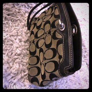 Coach Monogram Wristlet Twist Lock/Clutch Leather